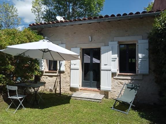 Maison En Pierre Restauree Avec Jardin Auch Bagian luar foto
